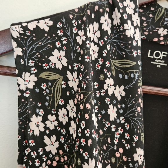 Loft Blouse Tank Top Floral Faux Wrap Black Business Casual Neutral V-Neck - Picture 2 of 8